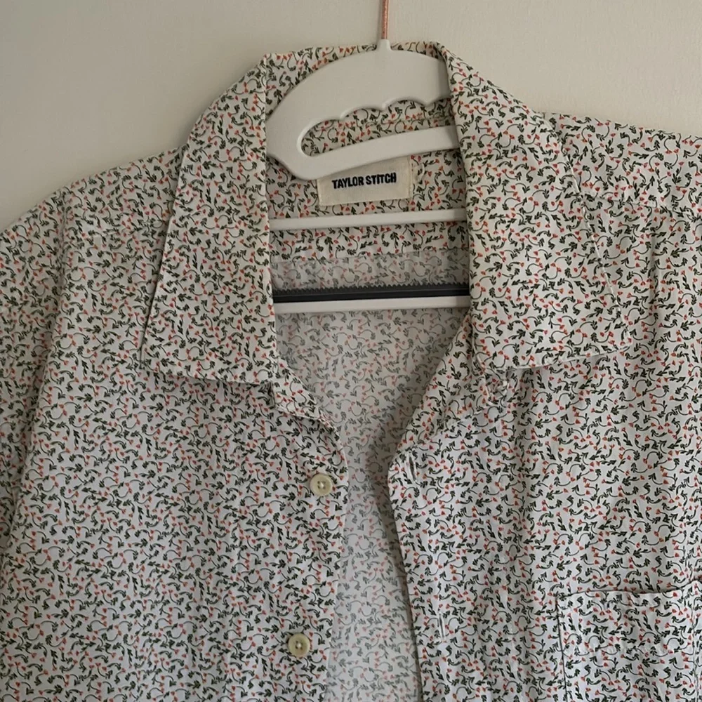 Taylor Stitch short sleeve Hawthorn in CA Poppy - Picture 3 of 4